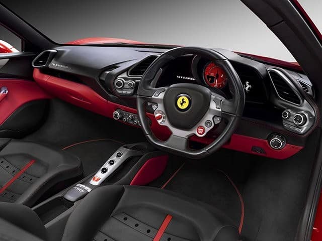 Ferrari 488 GTB híbrido interior