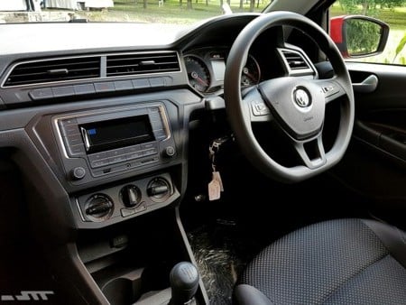 volkswagen-saveiro-2017-interior
