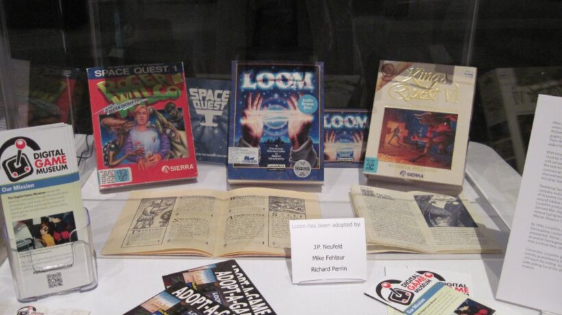 Cajas de aventuras gráficas clásicas de los años noventa en una exposición
