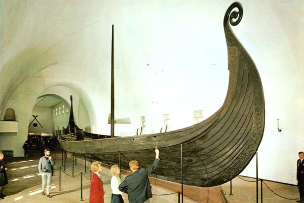 El barco vikingo de Oseberg expuesto en Oslo
