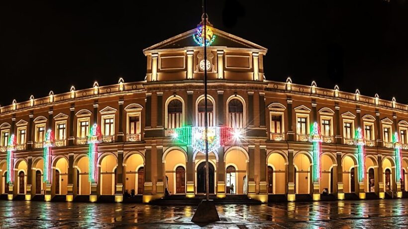 Palacio municipal de Córdoba, Veracruz, iluminado de noche